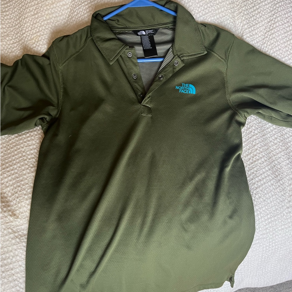 Men’s North Face polo size small